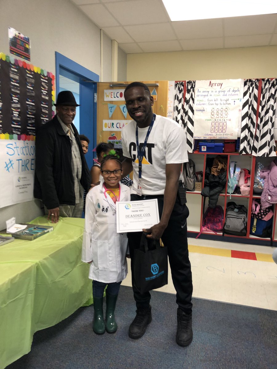 Mrs_Wells2's tweet photo. #2ndGradeCareerDay #BuggByDesign #SPECTACULARSECONDGRADE https://t.co/mcnTheGNbp