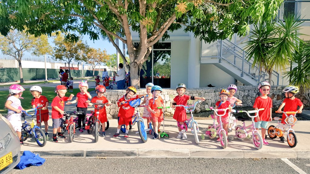 msjess345's tweet photo. Annual ride-a-palooza was too much fun!  Nothing like zooming your bike around school with all your friends! #CISinspires https://t.co/pgSp8Dlawz