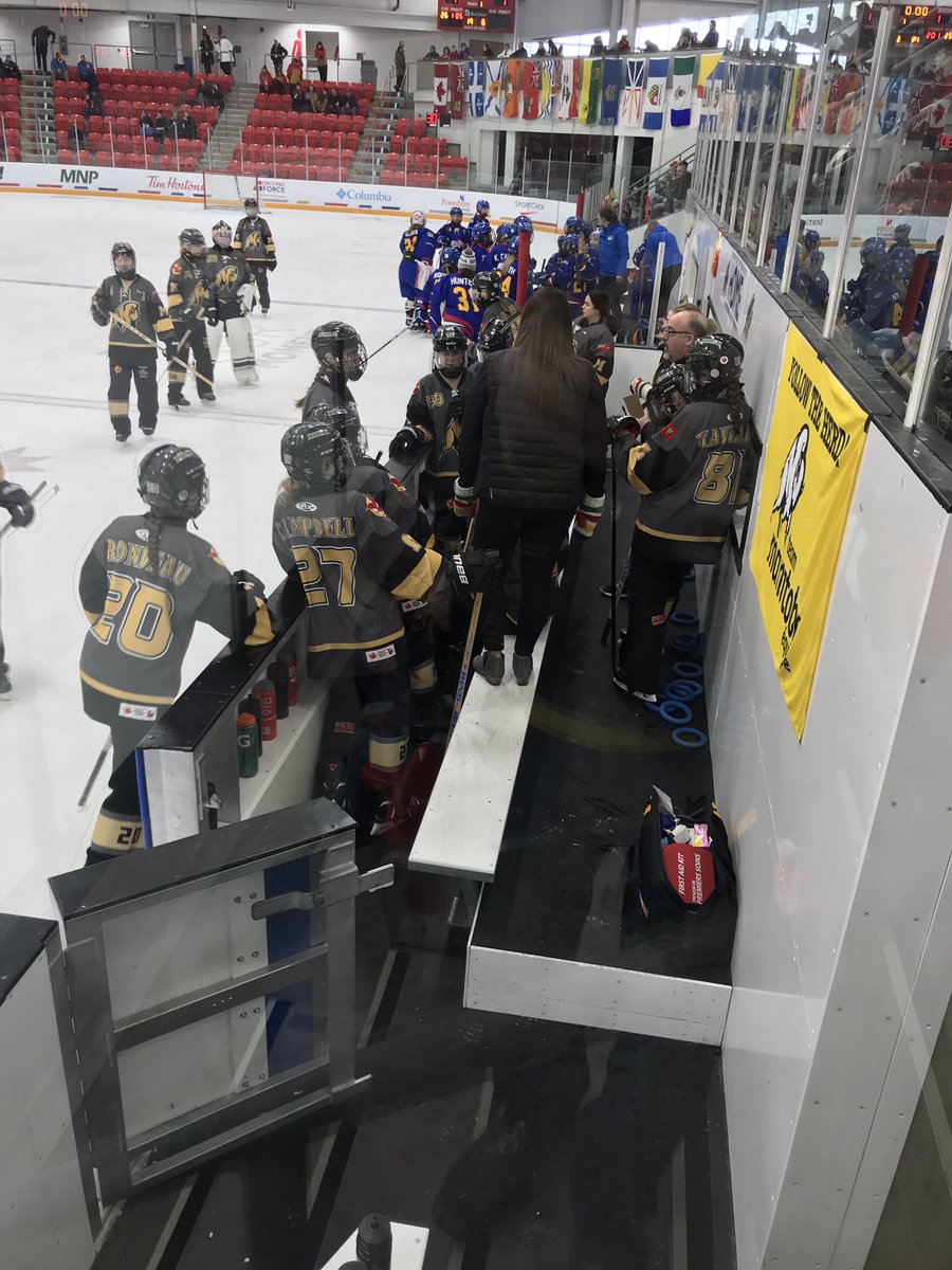 Our ringette ladies trying to bring home the 🥉 currently tied with <a href="/BCRingetteCWG/">Team BC Ringette CWG</a> 1-1 after one period. #CGRingette #HerdOfUs #CWG2019 <a href="/Cwg2019/">CWG Team Manitoba Ringette 2019</a>