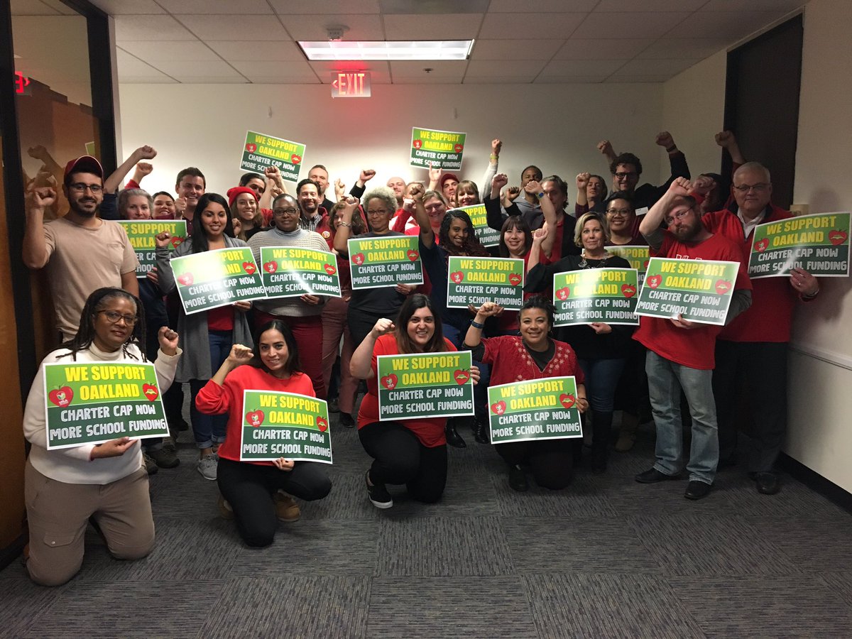 julie_vw's tweet image. .@UTLAnow Pilot School Teachers support @OaklandEA ✊🏽🍎#StrikesWork