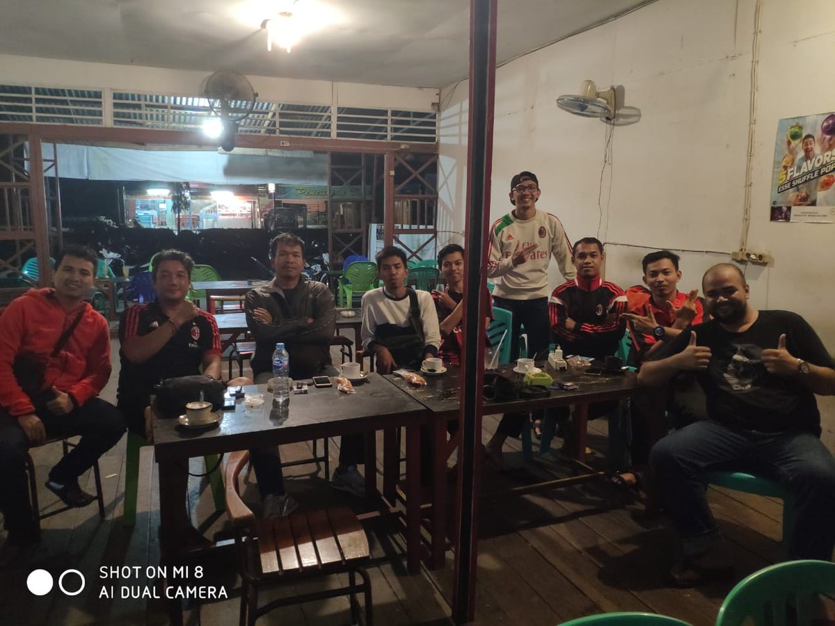 GrazieLa Squadra nobar subuh ini...
Abis Nobar kita lanjut Kopdar Santai...
Cc: <a href="/MilanistiOrId/">Milanisti Indonesia</a> <a href="/MIsezMelawi/">Milanisti Melawi</a>
