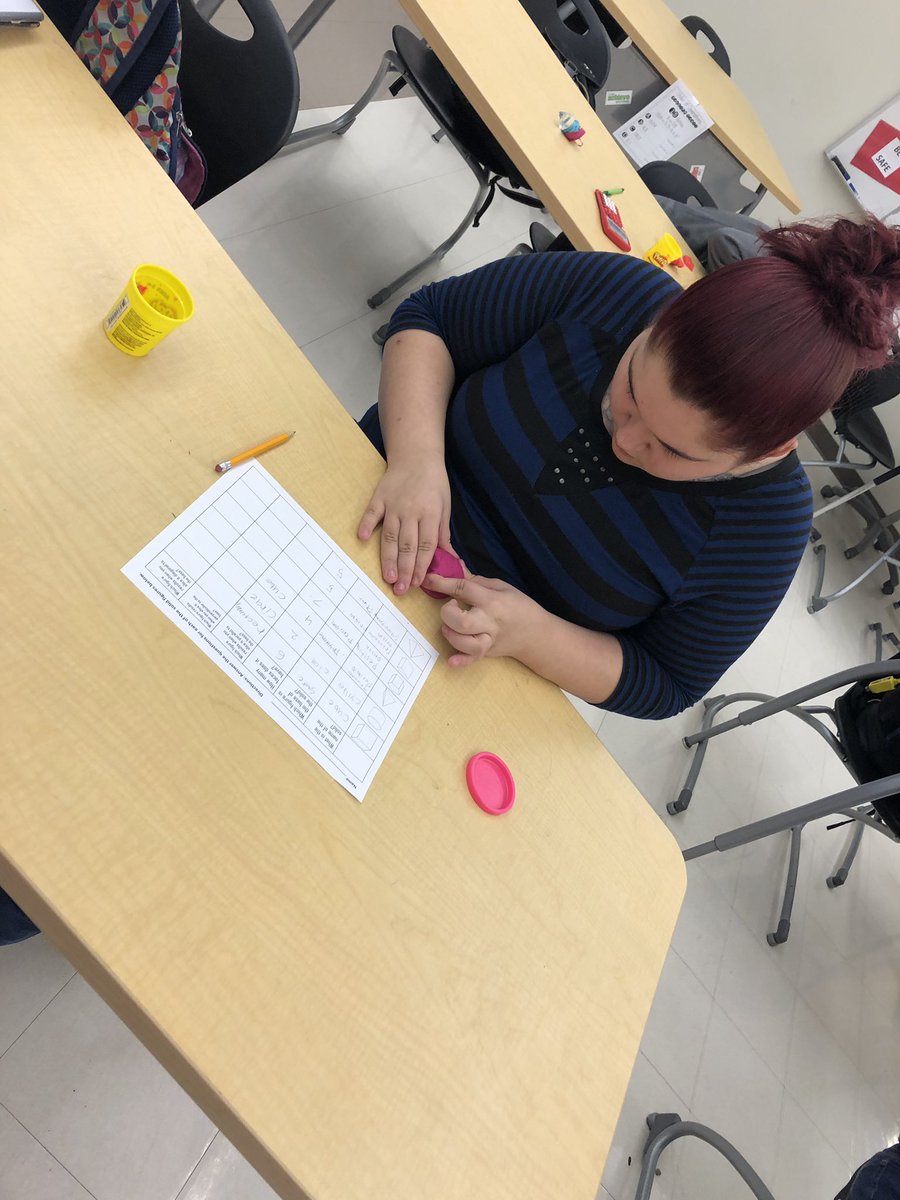 MrsKMears's tweet photo. Learning about slicing 3D shapes using playdough and floss!  Fun morning with great kids 🖤❤️🐾 @circlevillecms @CirclevilleCity https://t.co/3s0FYGhCVN