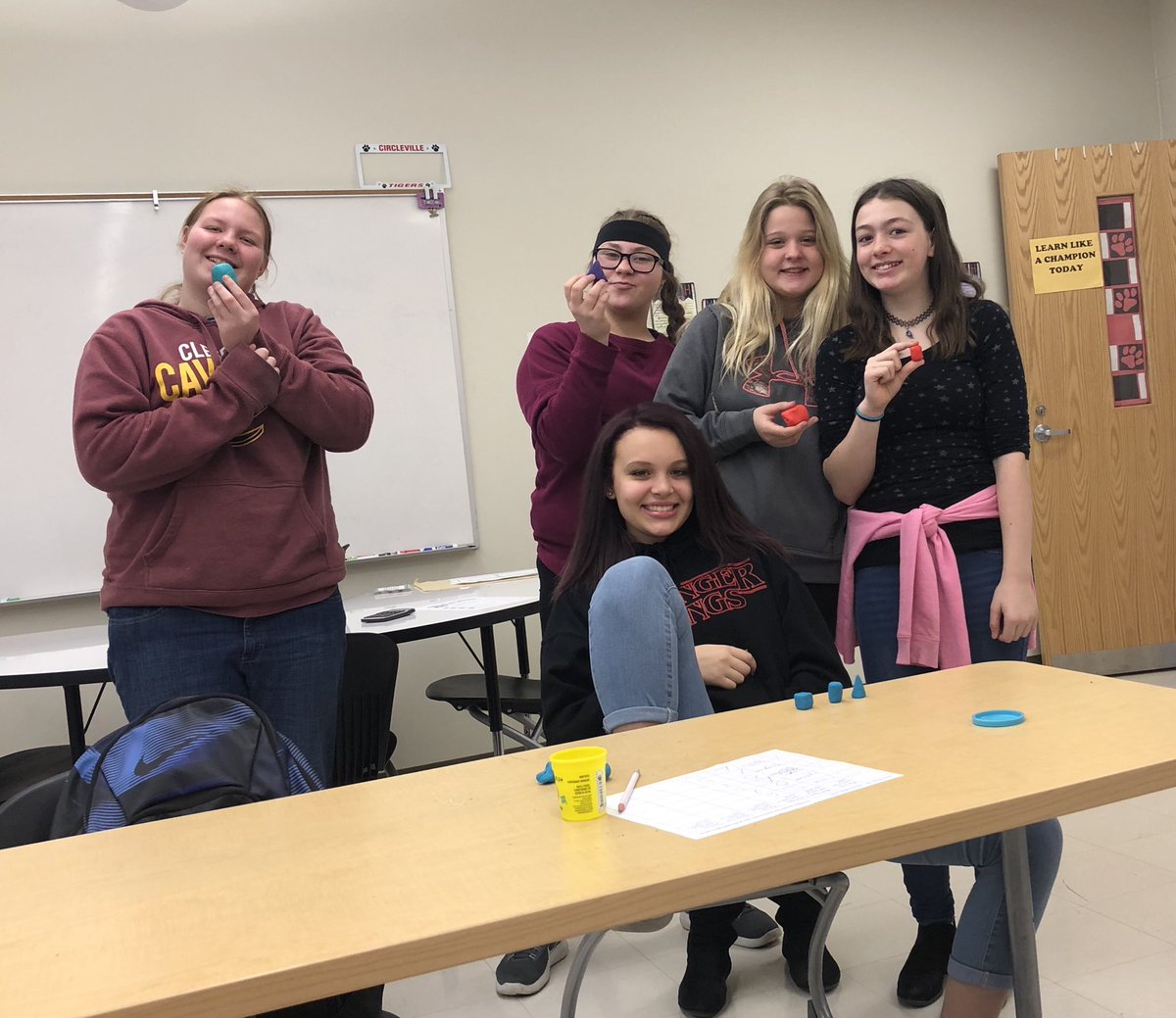 MrsKMears's tweet photo. Learning about slicing 3D shapes using playdough and floss!  Fun morning with great kids 🖤❤️🐾 @circlevillecms @CirclevilleCity https://t.co/3s0FYGhCVN