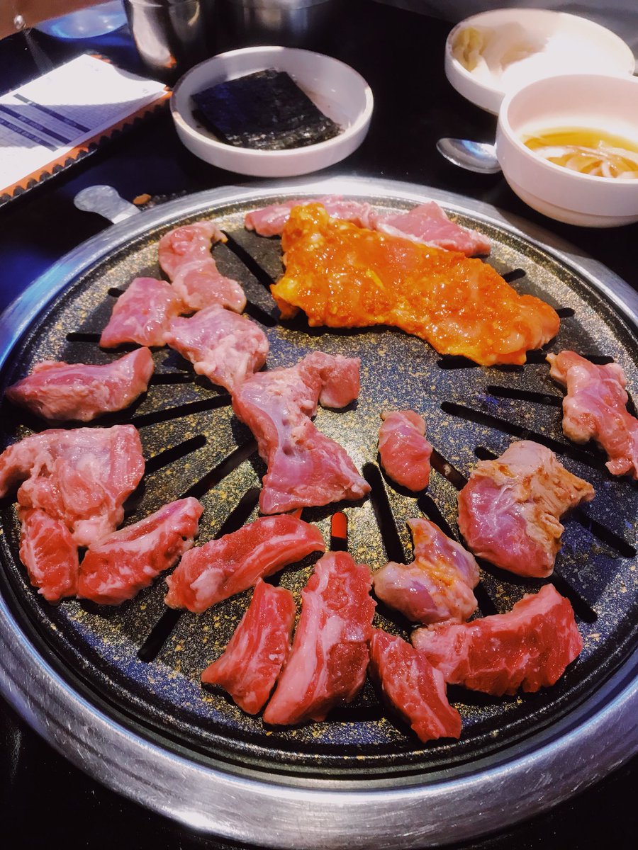 litanaphat's tweet photo. ชุ้นชอบร้านนี้!! ไม่บุฟเฟ่ แต่ราคาไม่แรง ไปกี่รอบก็ต้องแวะไปกิน อร่อย เครื่องเคียงเยอะ เติมได้ไม่��ั้น พิกัดฮงแด exit8 เดินง่ายมาก #รีวิวเกาหลี #รีวิวฮงแด #เกาหลี #ฮงแด #อร่อยไปแดก 

https://t.co/VKN2d4QFZo https://t.co/7DKDot84AW