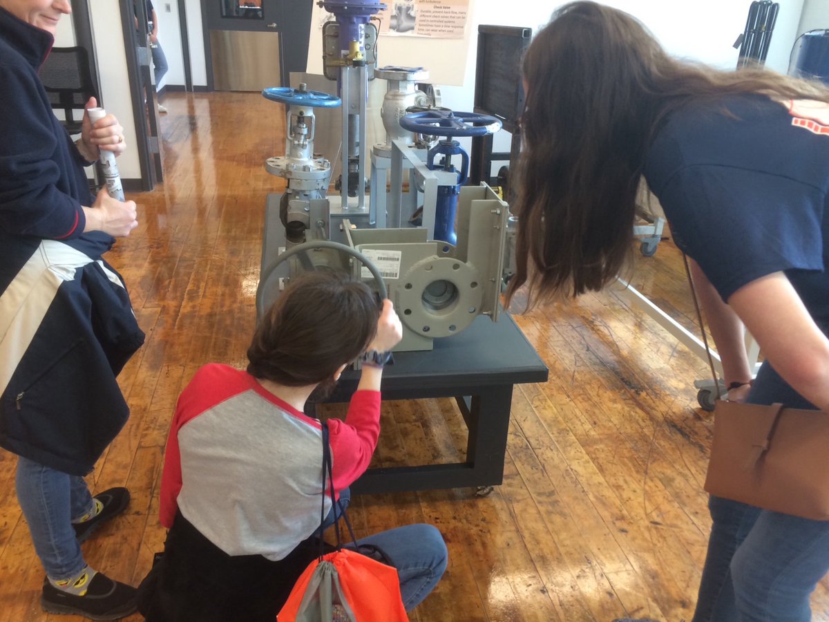 AU_Nuclear's tweet photo. Enjoyed showing off our lab today at @AuburnEngineers   #eday.  I am sure there were future SROs visiting today! https://t.co/lkvSRaAeDl