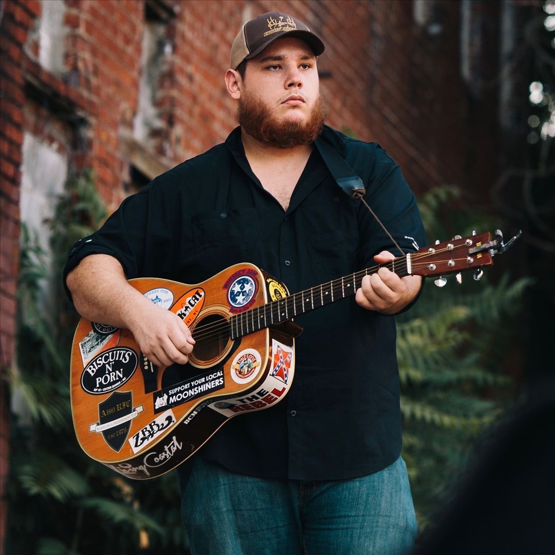 SpencerClark72's tweet photo. Twitter do your thing and help me meet my long lost twin @lukecombs https://t.co/AjQatcUp96