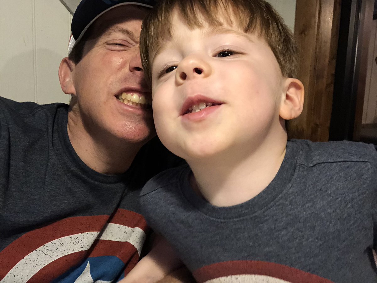 MooreOnRunning's tweet image. Game faces on! #farmdaze24 #bocogear #nuunlife