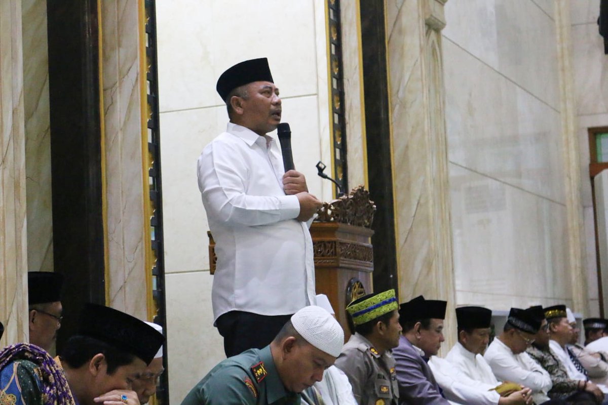 Rahmat_Effendi_'s tweet photo. Melaksanakan Sholat Subuh Keliling Berjamaah bersama para pejabat pemerintah Kota Bekasi, serta unsur pimpinan MUSPIDA. Dan Tokoh alim ulama serta kyai setempat di Masjid Jami Al - Furqon Bulevard Hijau.

@pemkotbekasi @humasbekasikota https://t.co/h9kuCFwi4n