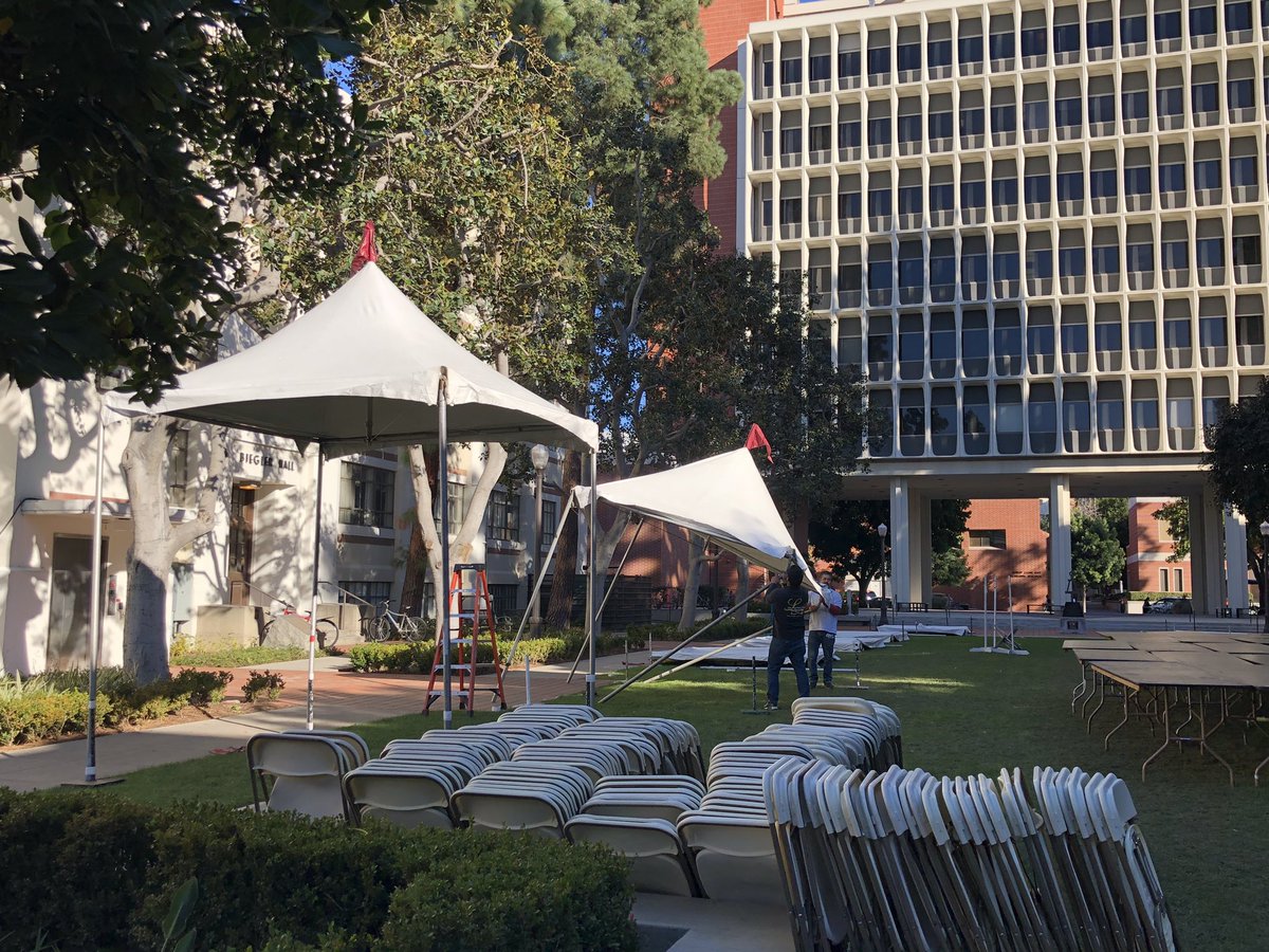ProfArmani's tweet photo. Getting set-up for #engx @uscviterbi! https://t.co/V36dmen5kL