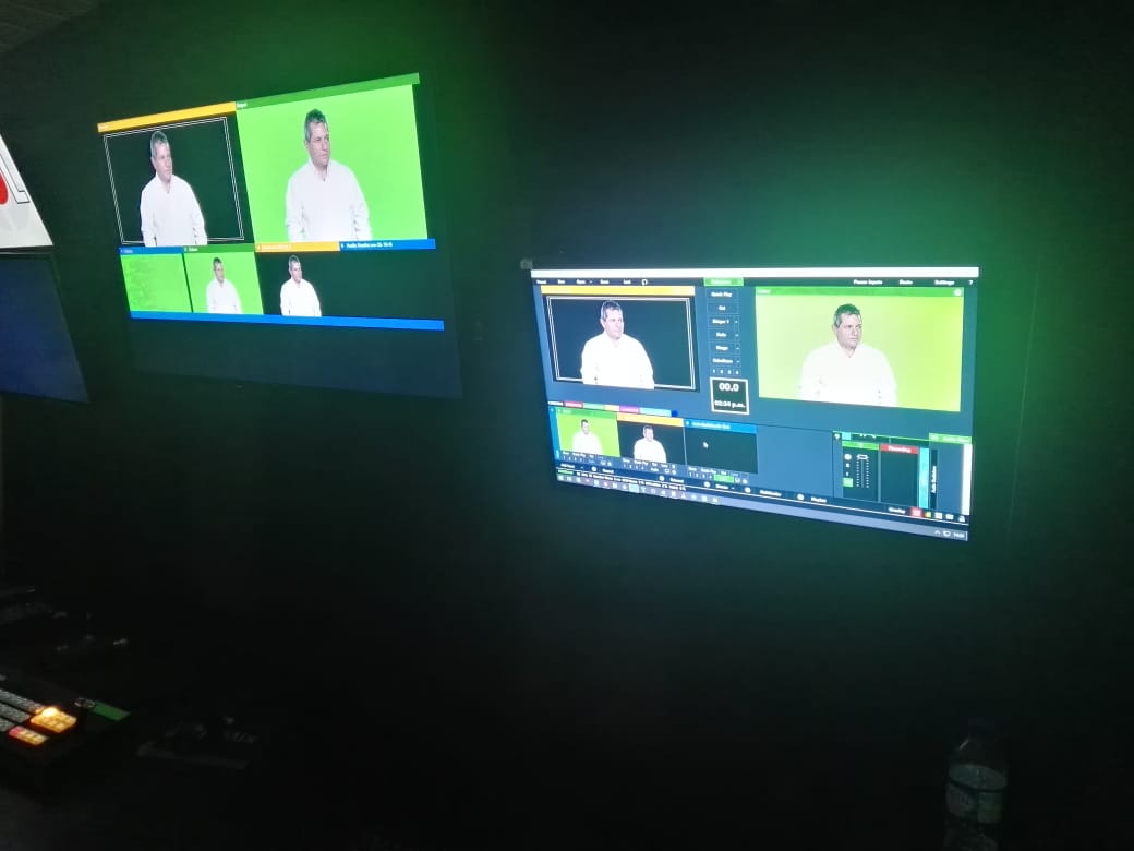 ricardosoler12's tweet photo. En este CromaKey estará muy pronto Luz Eusse, no yo. Lo de hoy fue sólo una prueba técnica. Se viene algo muy bueno con ella para TC 2.000 Colombia. #SoyTC2000co #Lupialaire https://t.co/9Ky46fkRn6