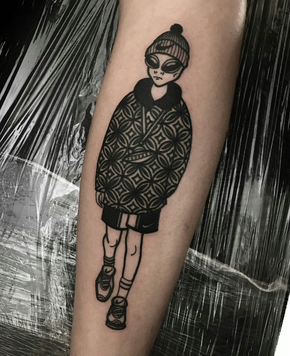 AgusttinArias's tweet photo. Hoy me fui a tatuar el pecho y NO ME ANIME PORQUE SOY UN CAGON pero termine con esta belleza en la pierna https://t.co/VjbKSy46kK