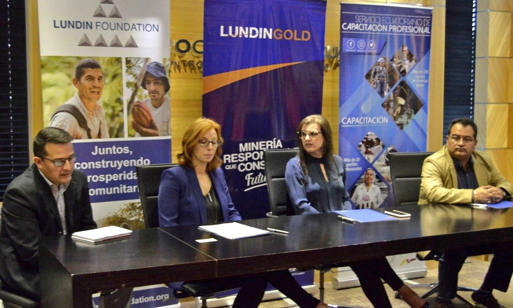 secap_ec's tweet photo. #SecapCercaDeTi | En el marco de la reunión se indicó que parte de los beneficios de las personas que acceden a la certificación es el registro en la página de @EduSuperiorEc, mayores oportunidades de acceso laboral y estabilidad, lo que conlleva a mejores condiciones de vida. https://t.co/Cc6EidwotL
