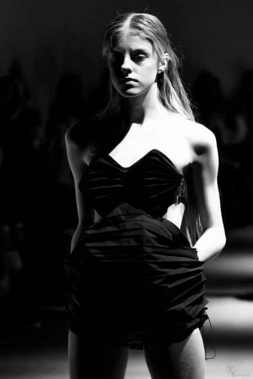 DZHUS AW19 show at @ukrainianfashionweek_official
Photo by Yury Romanov
niche.style/fashion-beauty…
#DZHUS #IrinaDzhus #UFW #autumnwinter2019 #fashionshow #ukrainianfashionweek #avantgarde #avantgardefashion #conceptualfashion #darkwear #ethicalfashion