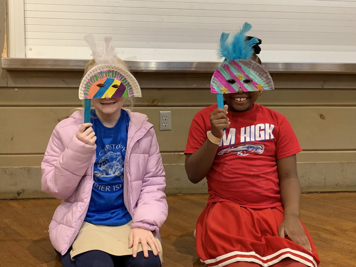 GoodT123's tweet photo. The Extended Day students had a blast decorating their Mardi Gras mask! #guesswho #verycreative @Mr_KNWhite https://t.co/VdnwunqQWG