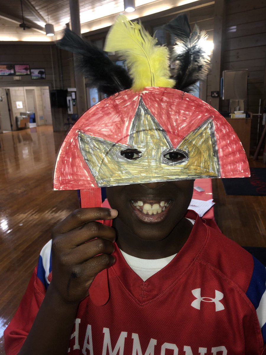 GoodT123's tweet photo. The Extended Day students had a blast decorating their Mardi Gras mask! #guesswho #verycreative @Mr_KNWhite https://t.co/VdnwunqQWG