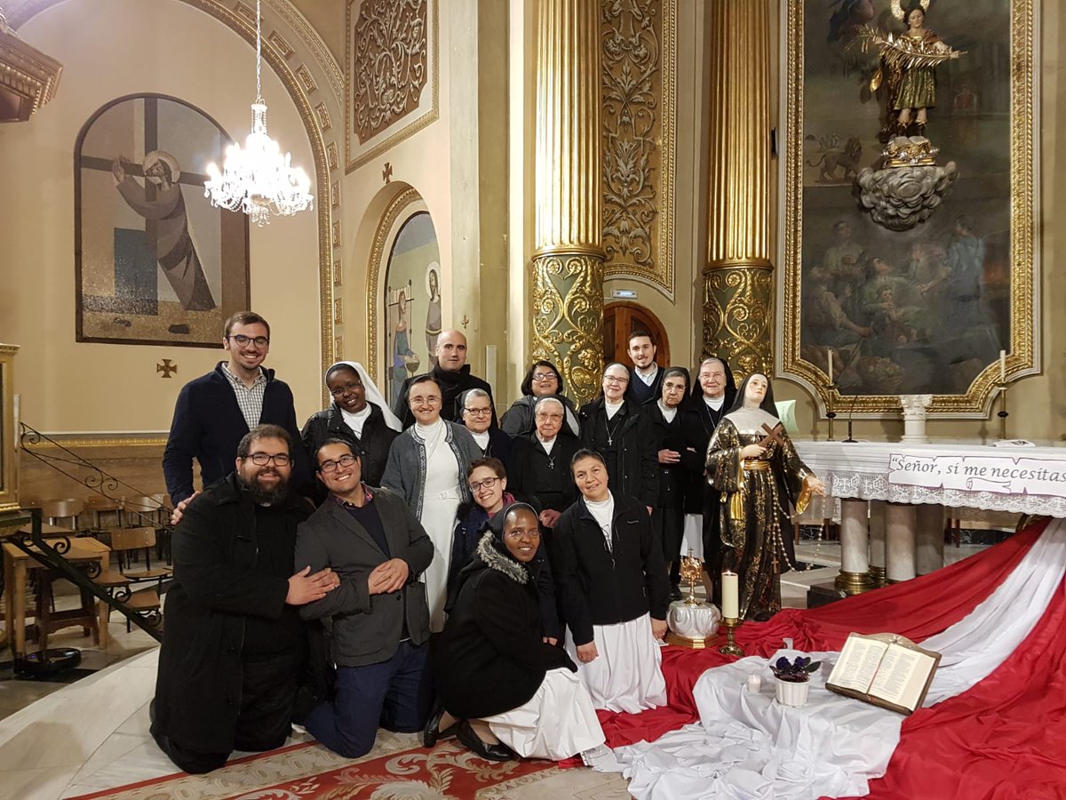 CorpusInfinite's tweet photo. Vigília de oración por las vocaciones
Señor, si me necesitas aquí estoy...👣✝️
@SalesianasSCJ
#Parasersantanací https://t.co/MIO8PoVmRi