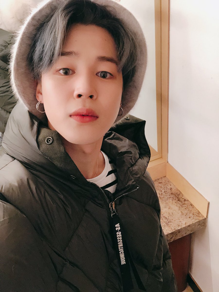 ⎿ 𝟐-𝐢𝐧-𝟏November 2018. Jimin displays a twist to a classic that's currently ongoing as I write these lines: threading two (2) hoops in one (1) hole.I  LOVE  IT 