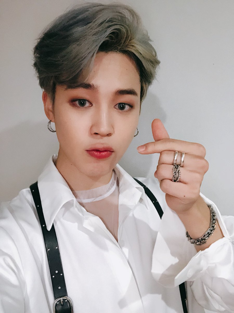 ⎿ 𝟐-𝐢𝐧-𝟏November 2018. Jimin displays a twist to a classic that's currently ongoing as I write these lines: threading two (2) hoops in one (1) hole.I  LOVE  IT 