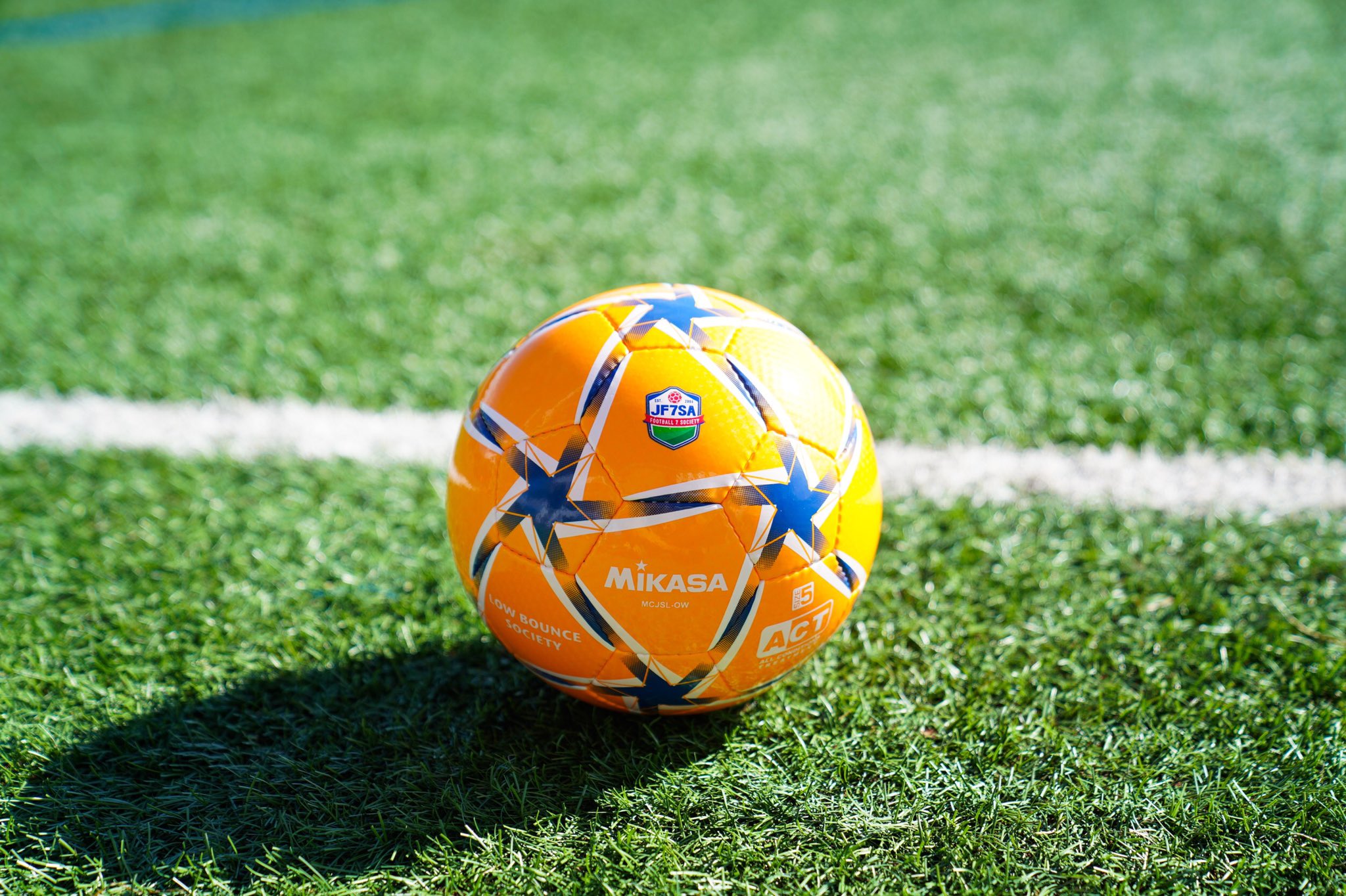 日本ソサイチ連盟 7人制サッカー ソサイチボール ソサイチ公式リーグ F7sl を始め多くのソサイチ大会で使用中 Mikasa 様と共同で開発した唯一の公認球 5号球と同サイズ フットサルボールのような低反発仕様 ご購入はコチラ T Co 日本ソサイチ連盟 7人制サッカー ソサイチボール ソサイチ公式リーグ F7sl を始め多くのソサイチ大会で使用中 Mikasa 様と共同で開発した唯一の公認球 5号球と同サイズ フットサルボールのような低反発仕様 ご購入はコチラ T Co