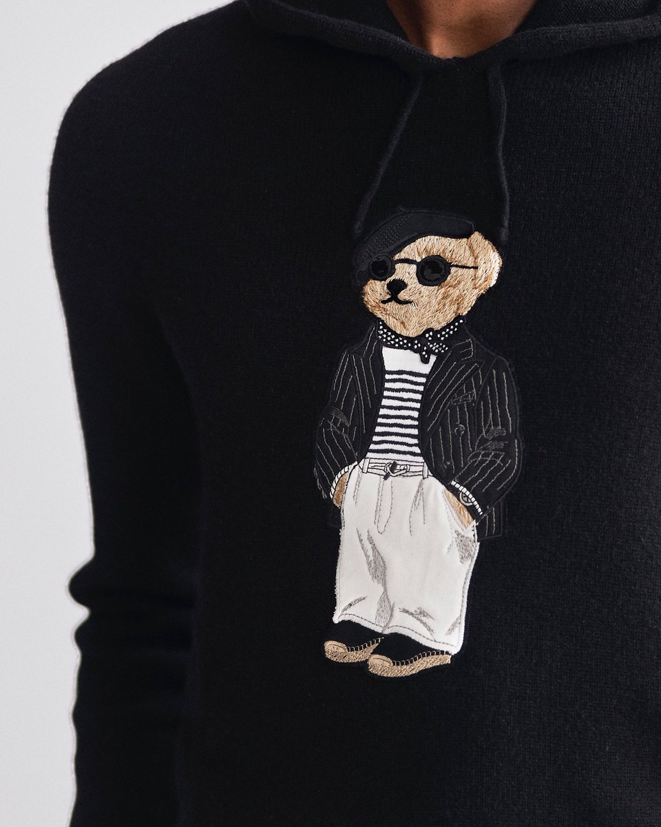 RalphLauren's tweet image. The style and spirit of the French Riviera. Embodied by the iconic #PoloBear.

Embroidered as a patch on a cashmere sweater. Wearing a linen jacket, patent leather sunglasses, and suede espadrilles.

Shop now: rlauren.co/TW-PL-Spring20…

#RLPurpleLabel #PLSpring2019 #SS2019