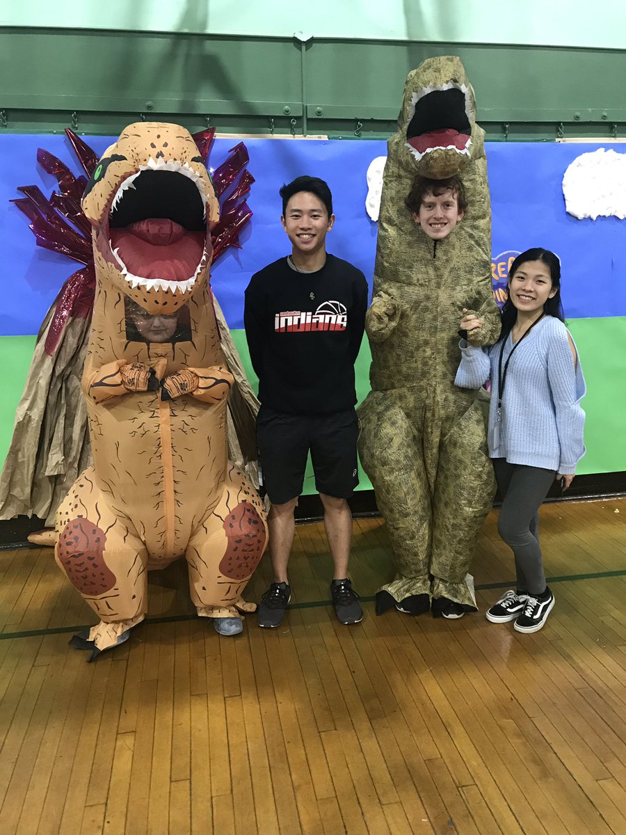 AnnaRudowsky's tweet photo. #BookFairNight #StompChompRead @DWS_PTA hosts our book fair night. Special thanks for our teacher preview luncheon. @WeehawkenTSD @FAmato53 @al_orecchio https://t.co/5hPP4EvHyR
