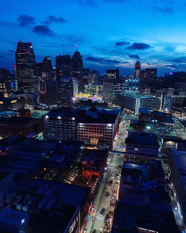 davidhpowers's tweet photo. View from my hotel room at Greektown Casino 🌃 #detroit #puremichigan
.
.
.
.
#shotoniphone #rawdetroit #skyscrapers #downtown #architecture #lights #night #skyline #lightroom #letswinter #puremichigan #michiganview #michiganawesome #detroitgrammers #… https://t.co/6pj9fTsY4e https://t.co/aXN1MWr00J