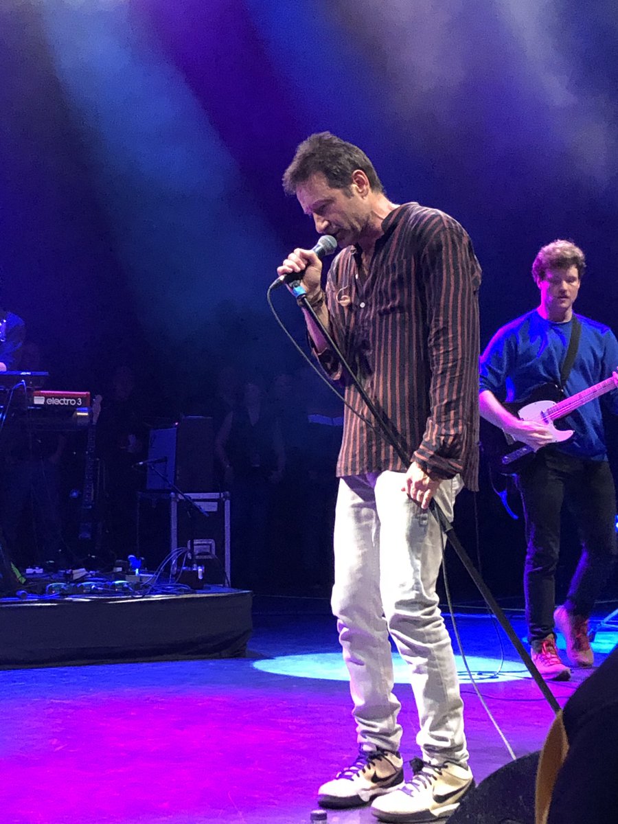 2019/02/22 - David at O2 Shepherd's Bush Empire in London, UK - Page 2 D0DKisLW0AIaxXM