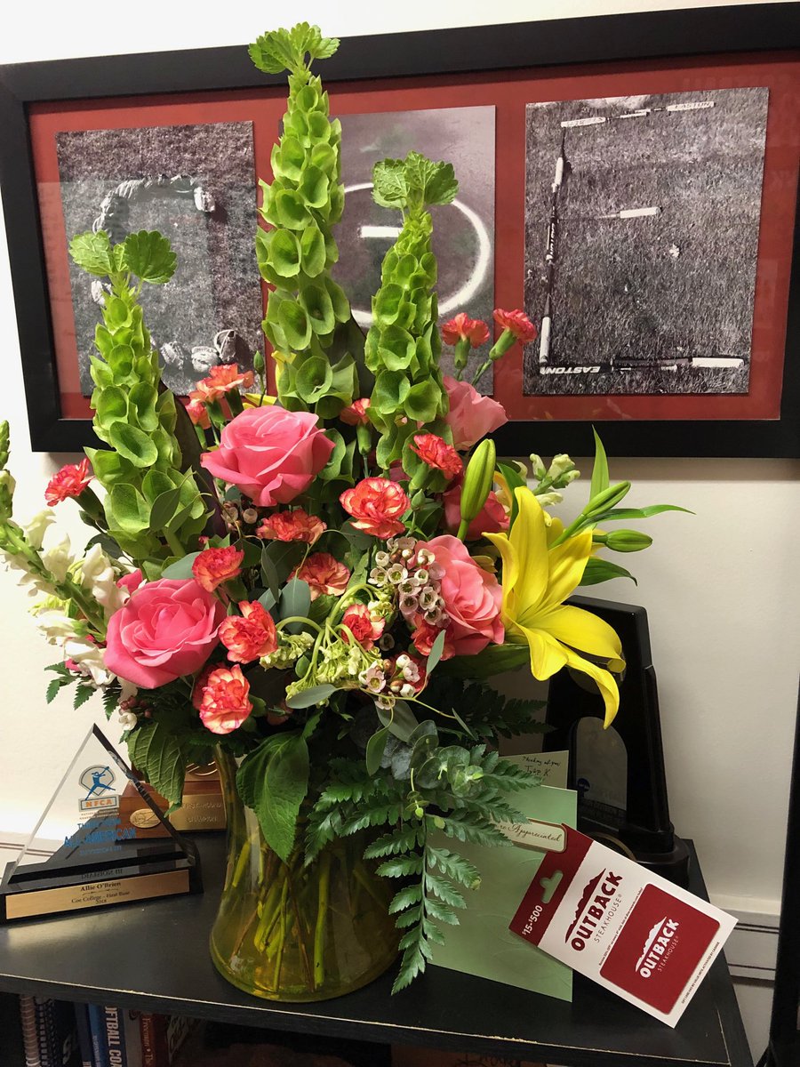 CoeSoftball's tweet image. How did one coach get so lucky?  Our team is so thoughtful and loving regarding the things that are most important in life. I think I’ll keep them. #KohawkFamily #ThankYouOneThousandTimes