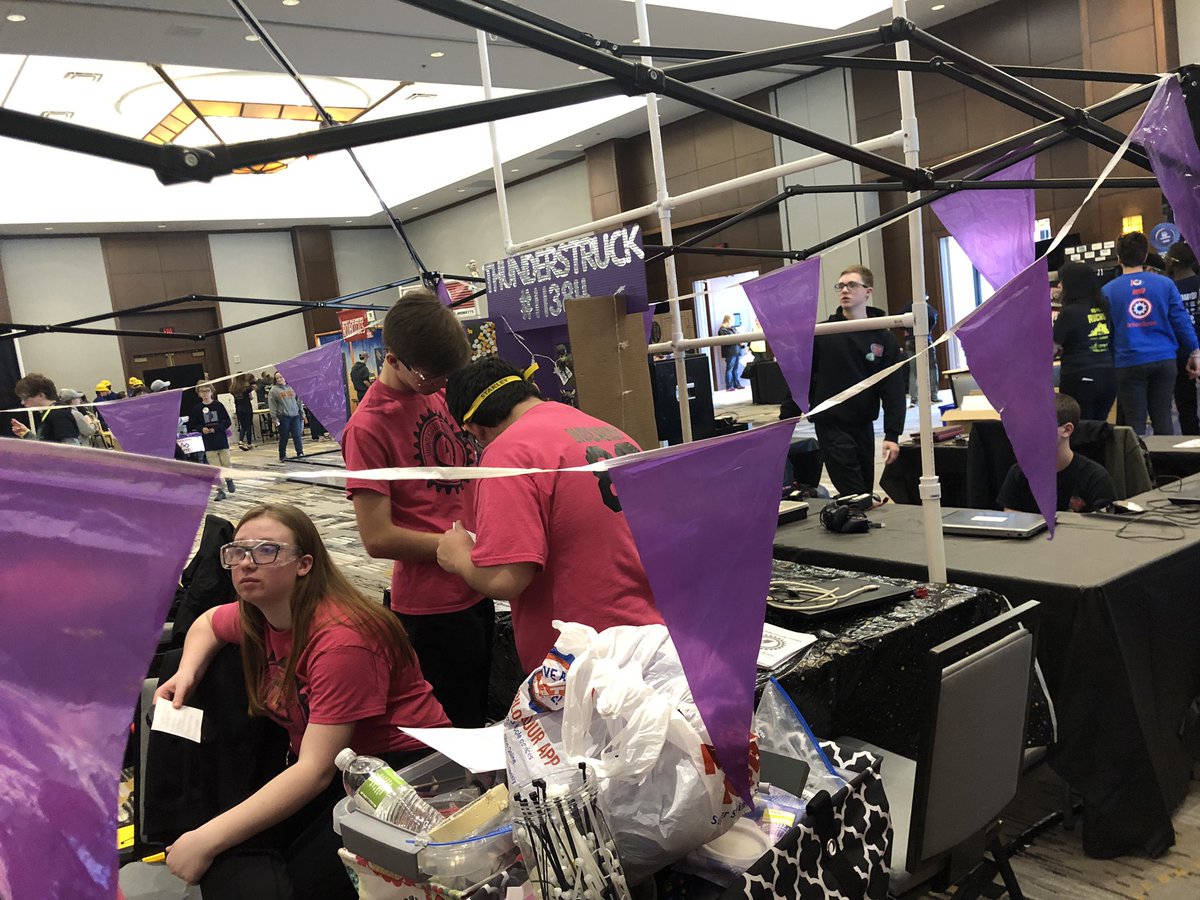 thndrstrck11384's tweet photo. Getting the pit ready!!! #staterobotics https://t.co/vbOoYrqwhO