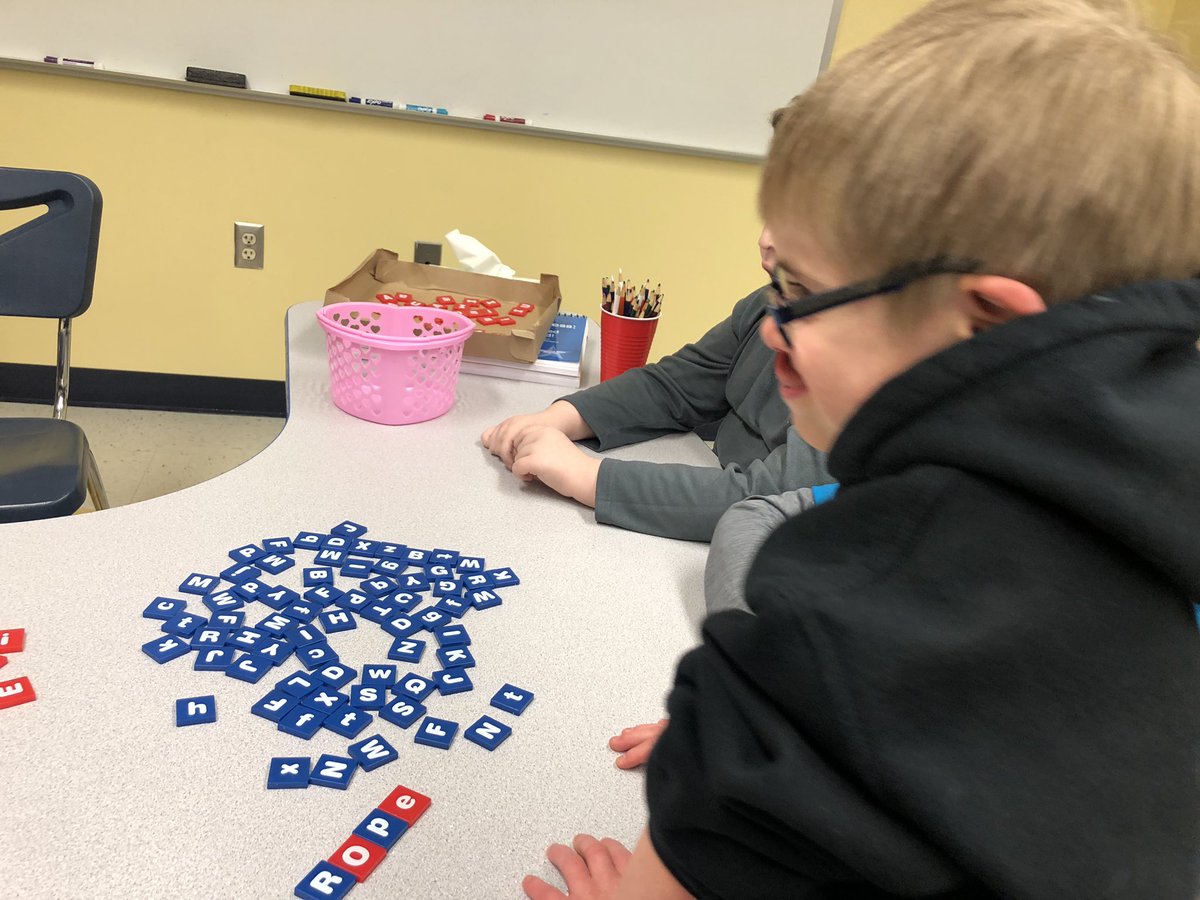 LesleyBaltimor1's tweet photo. Learning vowel sounds #msyates https://t.co/dY6VWUXkbM