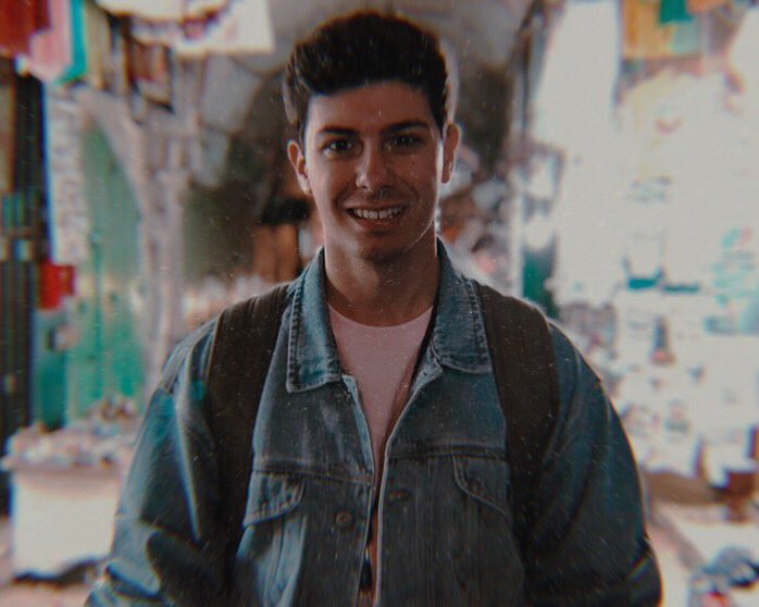 ＢＵ́ＳＱＵＥＤＡ：

— FC: Nerea: Compañera de piso de Carla y FC: Agoney. Estudiante de primero de enfermería. 

— FC: Alfred: Estudia musicología, aunque se pasa la vida tocando en un bar de Madrid en el que además, trabaja como camarero.