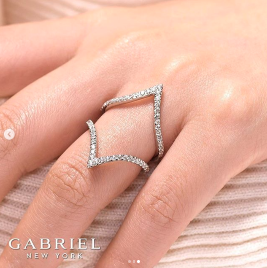 GabrielCoNY's tweet photo. This French pavé set diamond enhancer can also be worn solo!
#GabrielNY #GabrielandCo #DiamondRing #RingJacket #UniqueRing #RingGoals #RingEnhancer #Diamonds #Fashion #Jewelry
https://t.co/dUWkFl2qrn https://t.co/O9FTgk2mTs