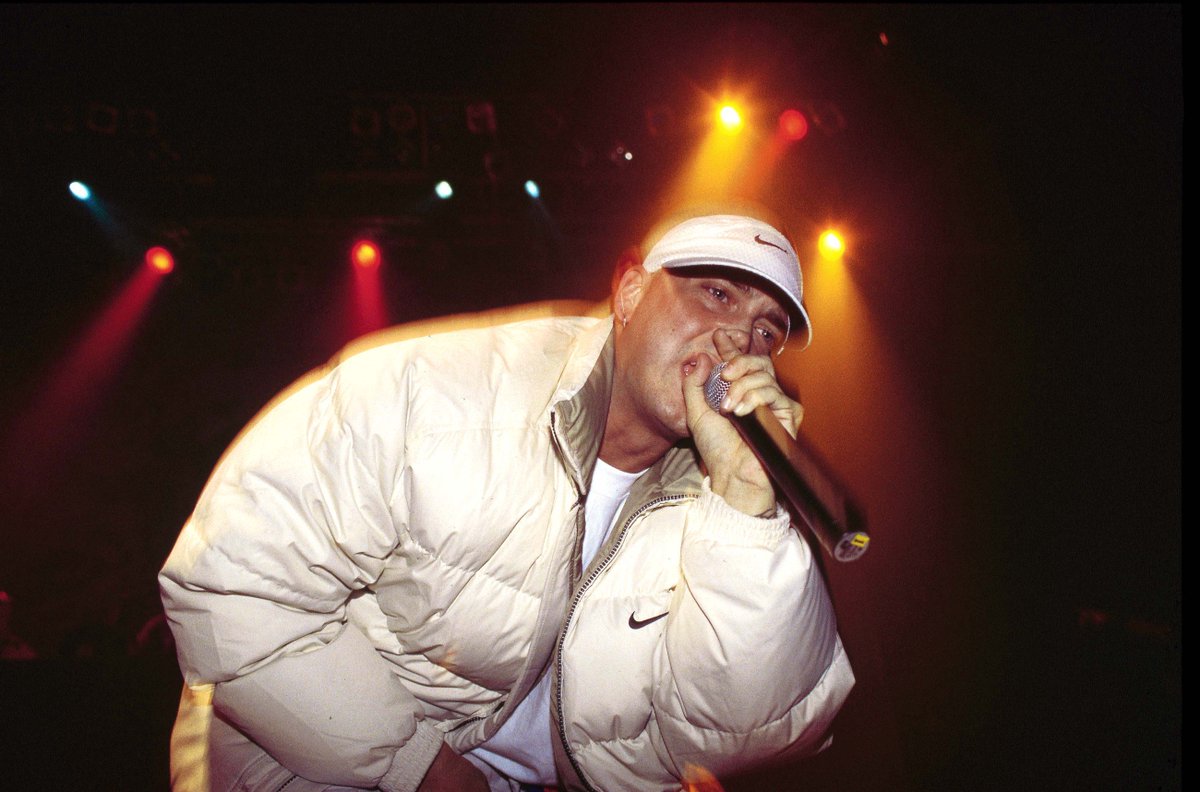 EmSlimShadyNews's tweet photo. THE SLIM SHADY LP ERA
#20yearsofSSLP https://t.co/bAWx3tWLYo
