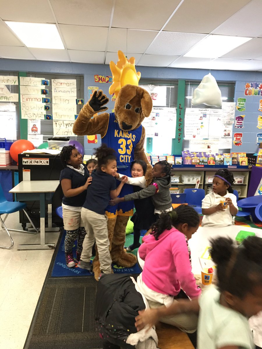 Look who came to visit us today...Kasey from University of Missouri-Kansas City. Go Roos!
<a href="/kcpublicschools/">KCPS</a> <a href="/KCPS_Faxon/">KCPS Faxon</a> @UMKCathletics