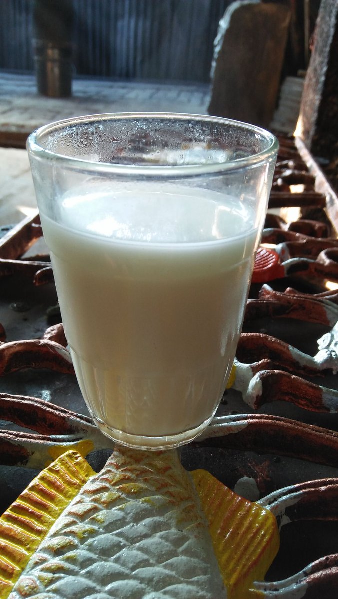 SyahRon0805's tweet photo. Pagi ini minumnya susu putih๐๐
#pagiall https://t.co/s7PqzwpyI6