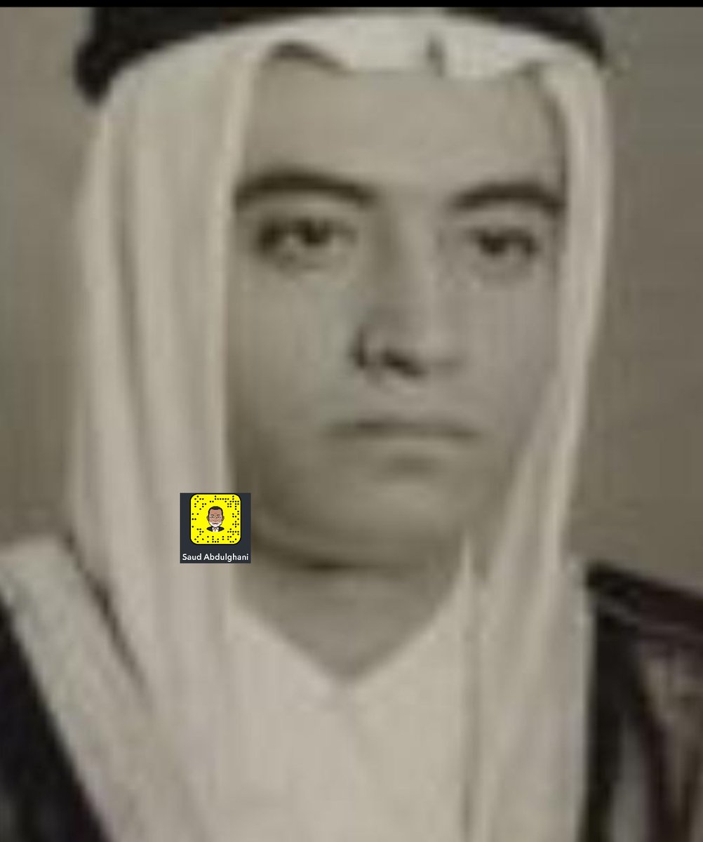 saud_abdulghani's tweet photo. العم عبدالله بن مصطفى الياس رحمه الله.. ولد ونشا بالمدينة.. التحق بجامعة الملك سعود ولم يكمل دراسته لظروفه الصحية.. عمل بالتجارة.. عرف بنشاطه ومشاركاته الثقافية المتعددة وسبق ان التقى بتوفيق الحكيم ونجيب محفوظ.. توفي بالمدينة ودفن بها (الصورة من أ.ايمن زاهد حفظه الله). https://t.co/cA54MxGhHo