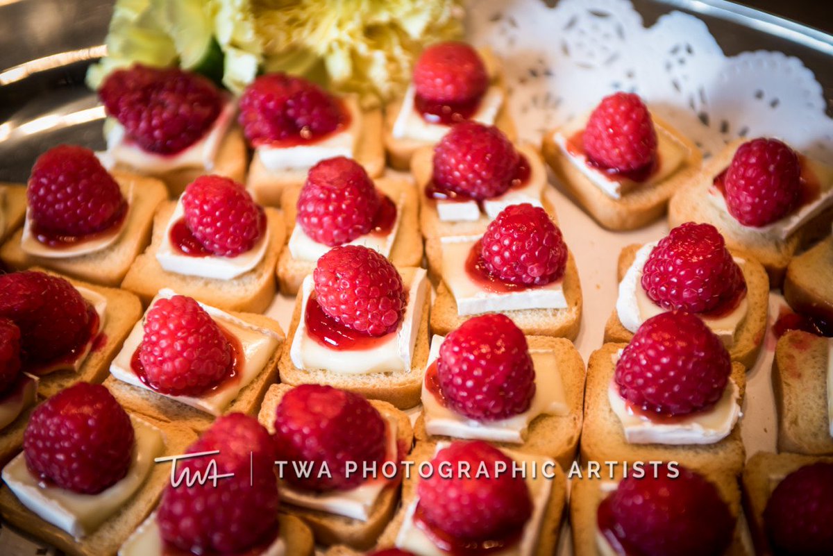 MyChefCatering1's tweet photo. Featured Food: Brie and Raspberry Tartlet #foodiefriday

Photography by: @twaphoto https://t.co/jny6l0Ax6z