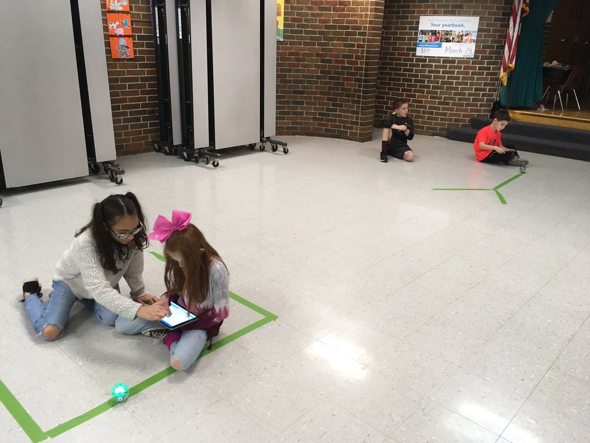 ashack04's tweet photo. Coding with our Spheros! Making our own paths and courses. #brightfuture @DrJVanBuren @JoyceGSanders1 @jewl911 https://t.co/r1XlHMeccv