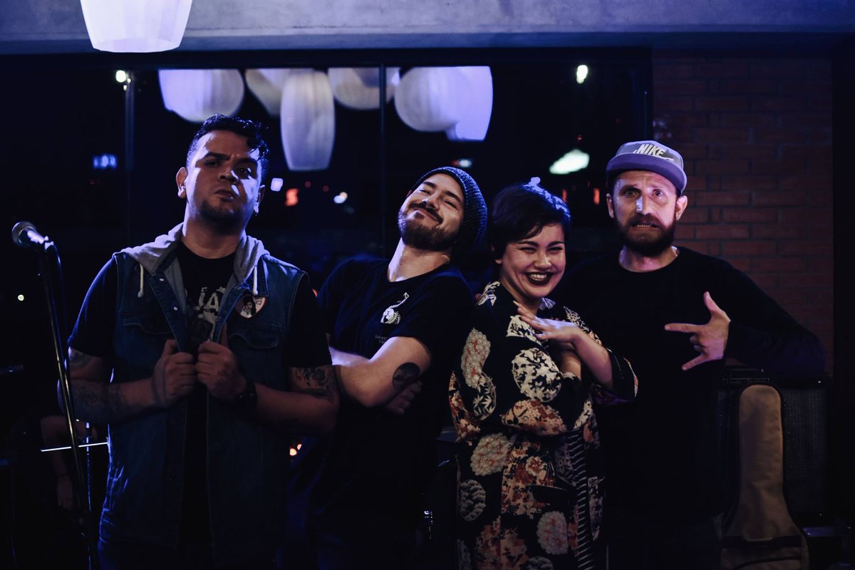 #QueNoSeTePase ▶ <a href="/cobrakaimx/">Cobra Kai</a> estrena el video del tema “Piel” bit.ly/2Eorvin