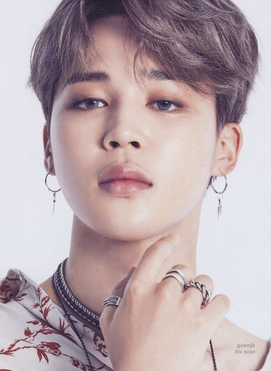 𝟐𝟎𝟏𝟖: 𝐀 𝐖𝐈𝐋𝐃 𝐑𝐈𝐃𝐄I'm not counting the number of variations he's done on this style of earrings. Sometimes wearing a hoop as a base, sometimes wearing a ball then linking other seamless rings and bars together, sometimes I can't figure it out.