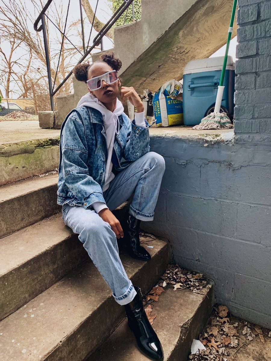 2busycreating's tweet image. Denim 💙 Y’all like these frames?