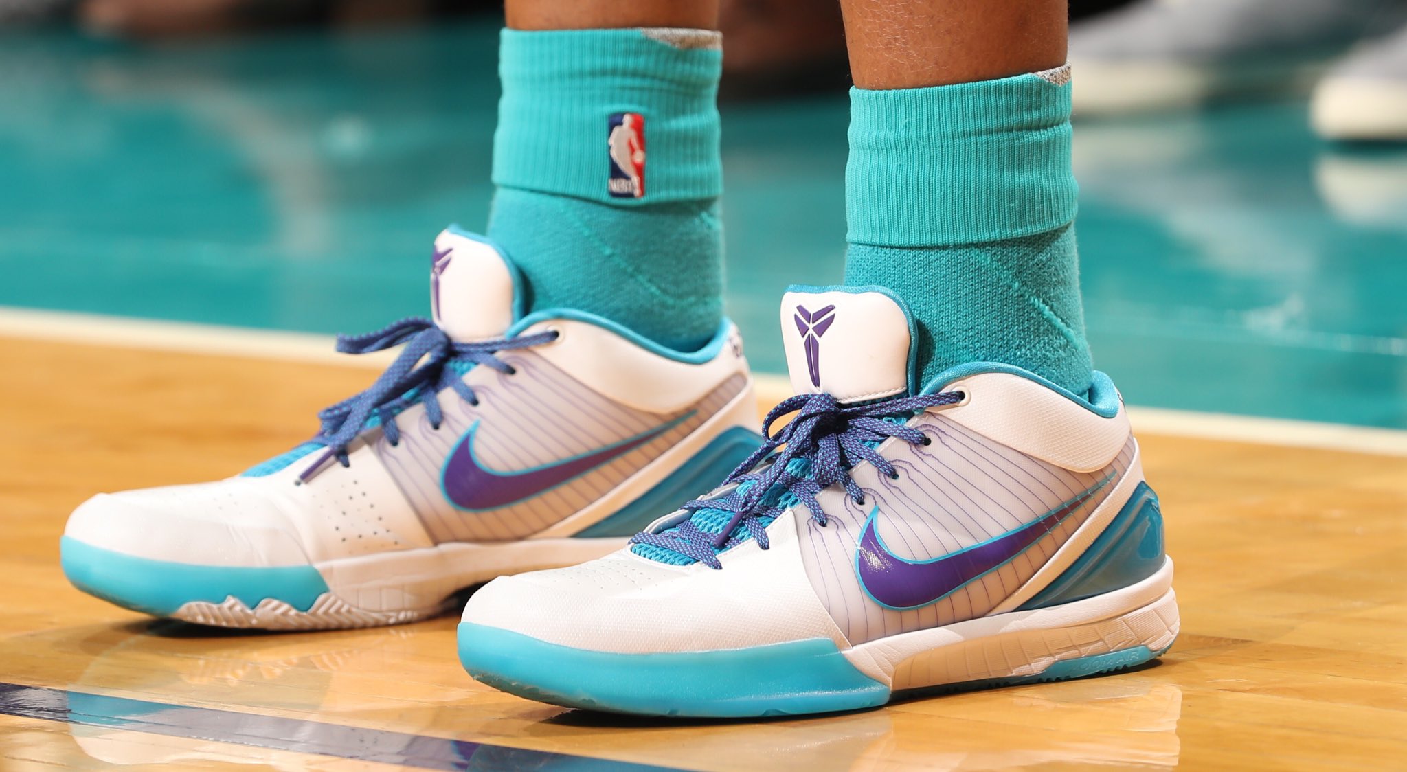 Sociedad nombre Oportuno 🏀 #NBAKicks 👟 on Twitter: "🏀 @AhmadMonk in the #DraftDay Nike Kobe 4  Protro at home! #NBAKicks https://t.co/1pzU6PgcBW" / Twitter