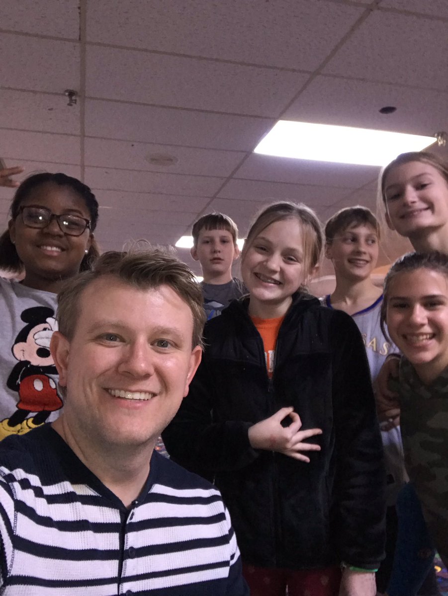 QuickSMSD's tweet photo. Skate City skate night! @RStar512 #StillGotIt #OnlyFellOnce https://t.co/mOikoNwMS4