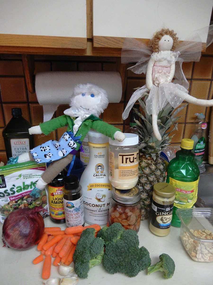 TheTickleFox's tweet photo. Yesterday"s Thai #Pineapple #Pizza (with #Broccoli, #Carrots, &amp; #Tofu) yielded mixed results. No, cynics, it wasn't the weird mix of toppings (the creamy #peanut sauce was amazing too) but the crust. Never use self-rising flour and beer to make pizza crust #wallpaperpaste. #vegan https://t.co/HUUQpUSpyp