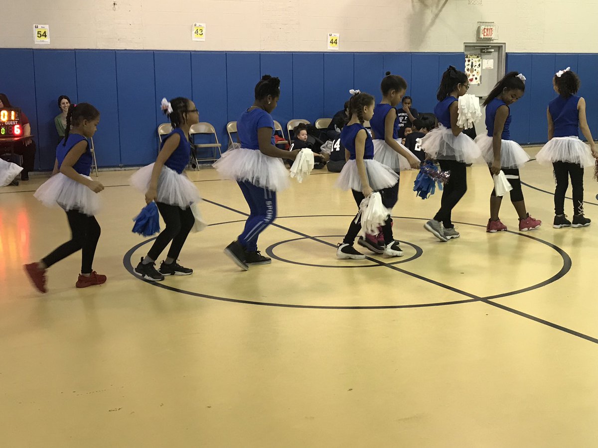 When the collaboration station is your cheer squad @ElementaryLima <a href="/pvdschools/">Providence Public Schools</a> <a href="/APSlater1/">AP Slater</a> “Who rules the world?”