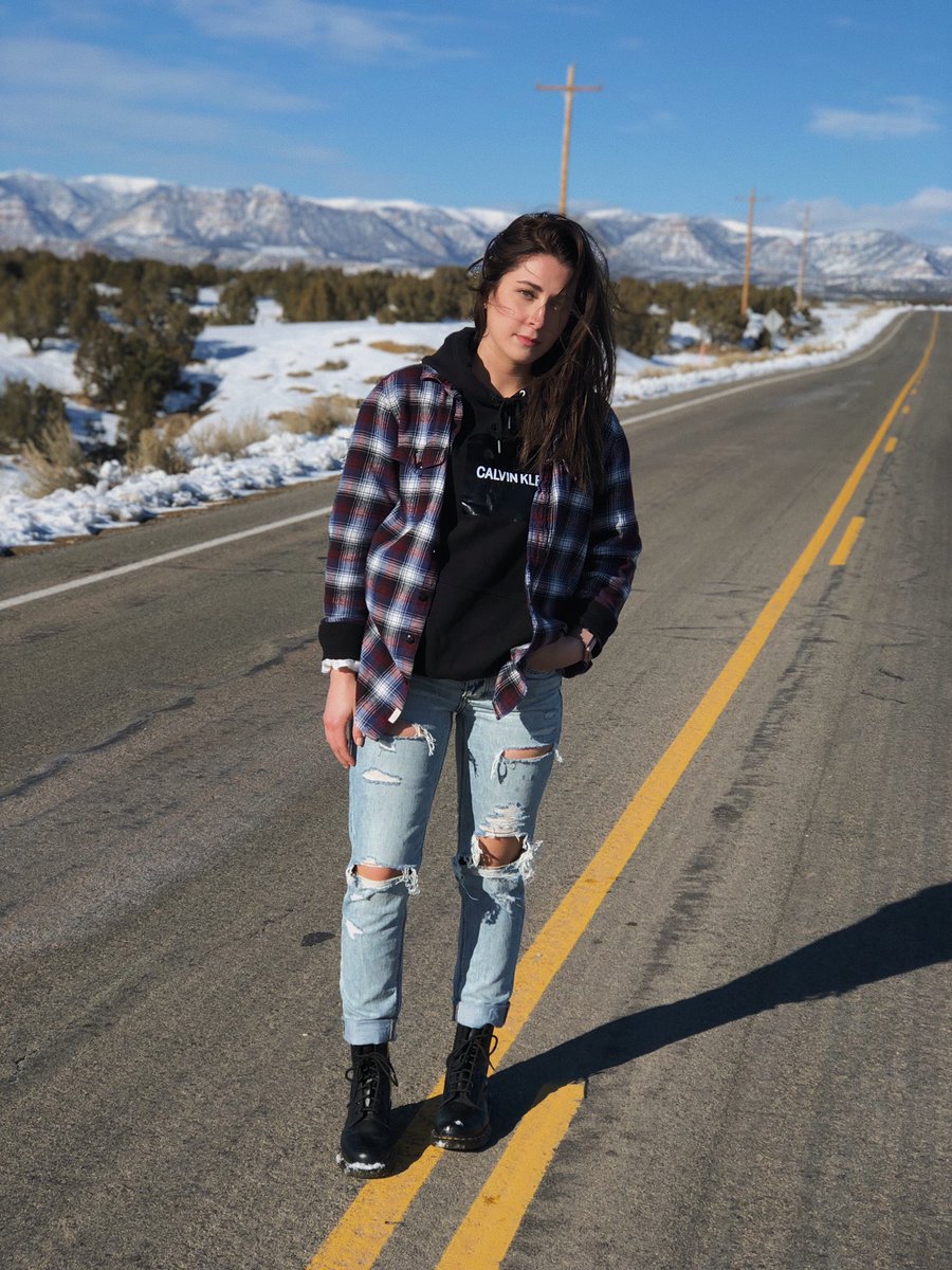 _baileeanderson's tweet photo. 🛹 https://t.co/c3auhjW9Qt