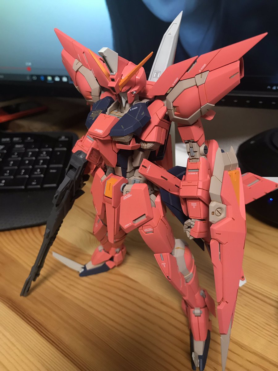 kyoninjin's tweet photo. #これ見た人は赤い画像を貼れ

赤っていうにはなんとも言えない色だけど最後の完成品のイージス。

地味すぎて気づかれないけどボディ周りはかなり手を加えてます。

変形するけどちょっとMS形態が残念な元キットを変形昨日を残しつつブラッシュアップ。
デカールワークは派手さ嫌いなので抑え目 https://t.co/pIbItrOQqa