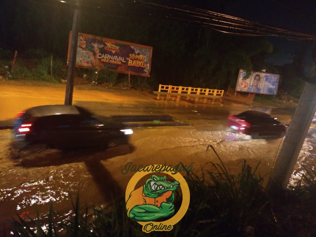 jacare_online's tweet photo. Catonho | Bronca do Vizinho
"Estrada do Catonho, 11 alaga toda vez que chove. Paliativos da prefeitura não resolve o afunilamento do rio. Obras estão se formando em cima de onde deveria ser galerias e manilhas."
#JacarepaguáOnline #Catonho #Prefeitura https://t.co/wF188xbTr9