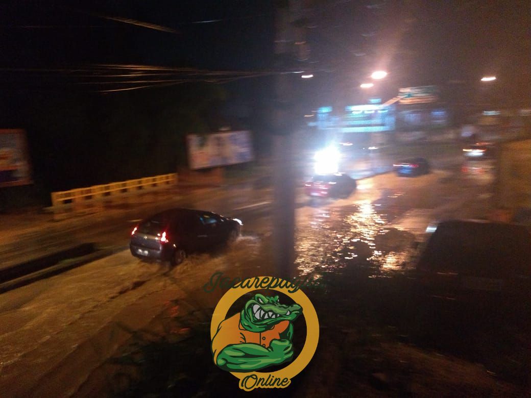 jacare_online's tweet photo. Catonho | Bronca do Vizinho
"Estrada do Catonho, 11 alaga toda vez que chove. Paliativos da prefeitura não resolve o afunilamento do rio. Obras estão se formando em cima de onde deveria ser galerias e manilhas."
#JacarepaguáOnline #Catonho #Prefeitura https://t.co/wF188xbTr9