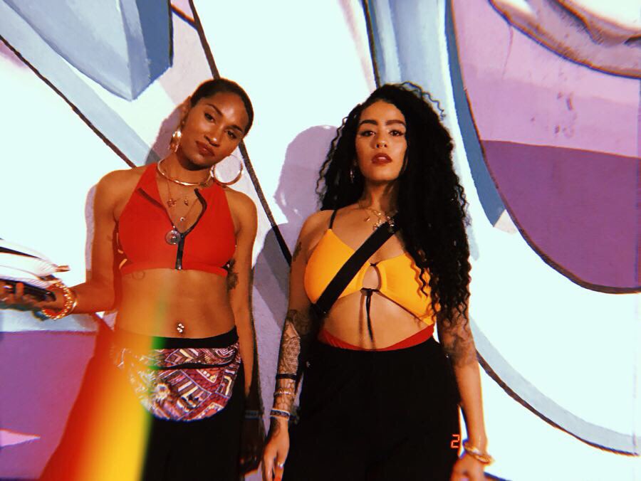 wavesofapisces's tweet photo. ๐ป3 photos, 3 poses & @iiiPoints ๐ป
โขshoutout to @CHROMAT_PARTY for styling us during this epic music fest, and shoutout to my girlfriend for the best vday gift ever!๐ฅ๐ถ๐๐น๐ฅ
#iiipoints #iiipoints2019 #chromatbabes https://t.co/GkORAMlsvG